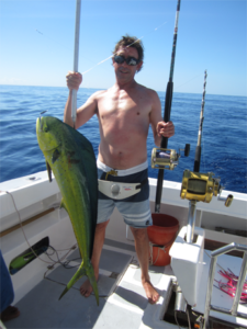 Monsieur Justin soulevant fièrement  sa dorade 11/11/2014